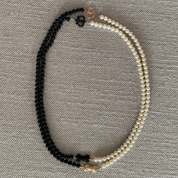 Hello Kitty black and white faux pearl necklace - Picture 4 of 4